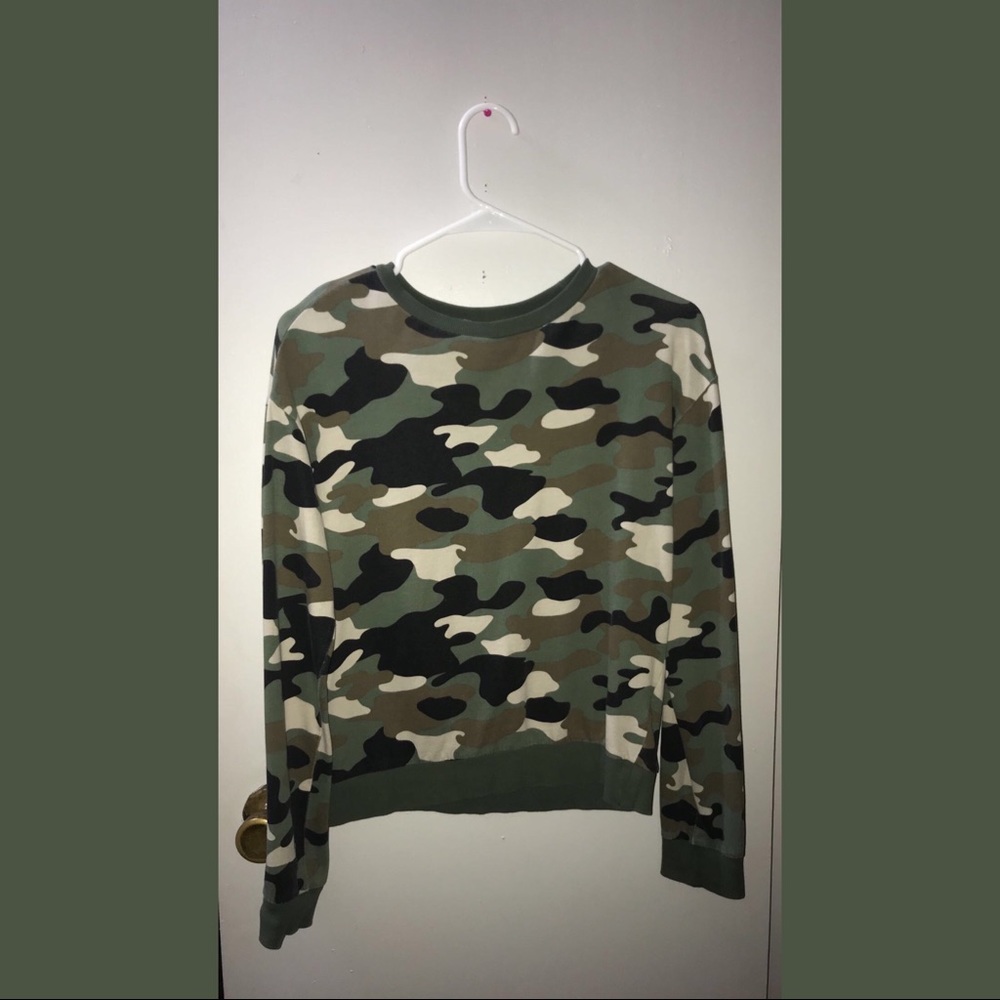 A long sleeve camouflage shirt.